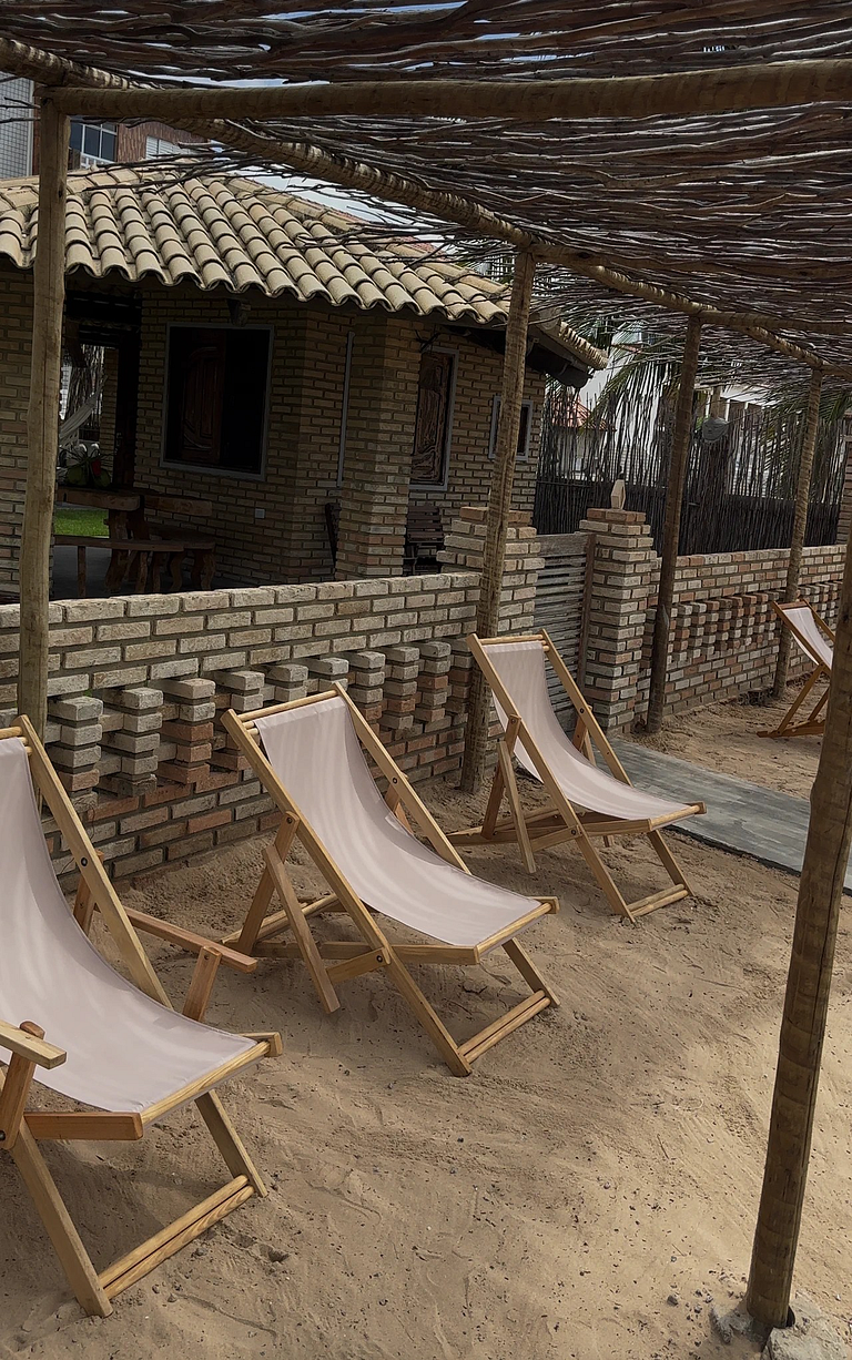 Beachfront House with Pool and Barbecue in Japaratinga