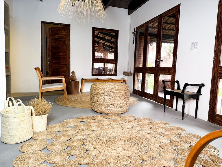 Beachfront House with Pool and Barbecue in Japaratinga