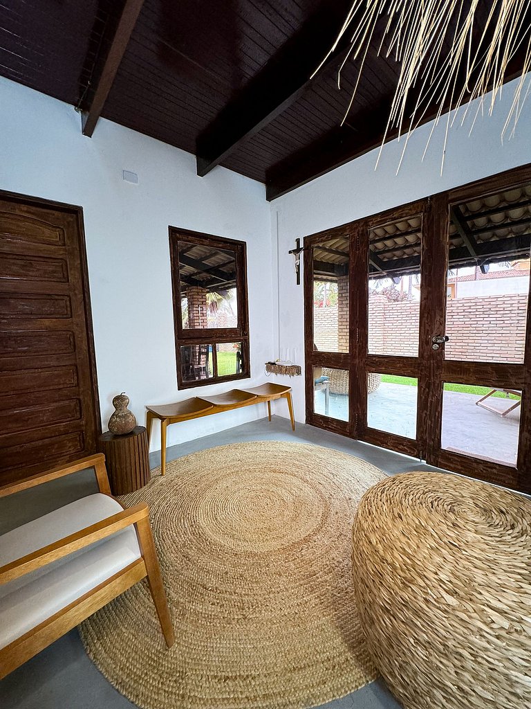 Beachfront House with Pool and Barbecue in Japaratinga