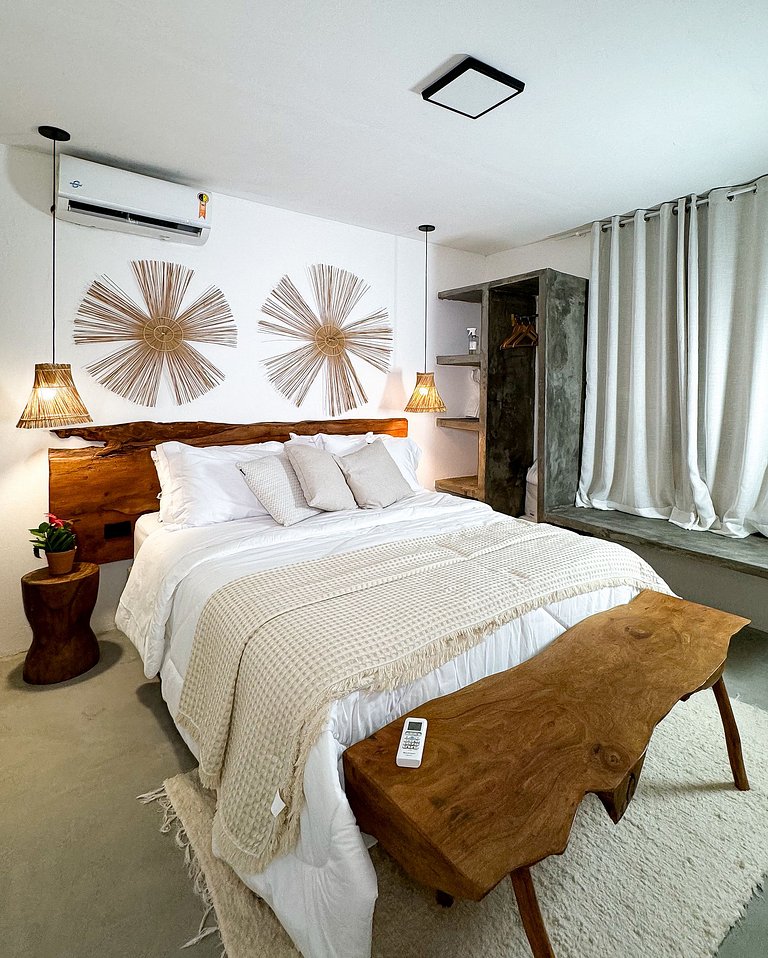 Beachfront House with Pool and Barbecue in Japaratinga