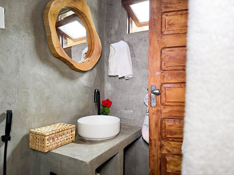 Beachfront House with Pool and Barbecue in Japaratinga