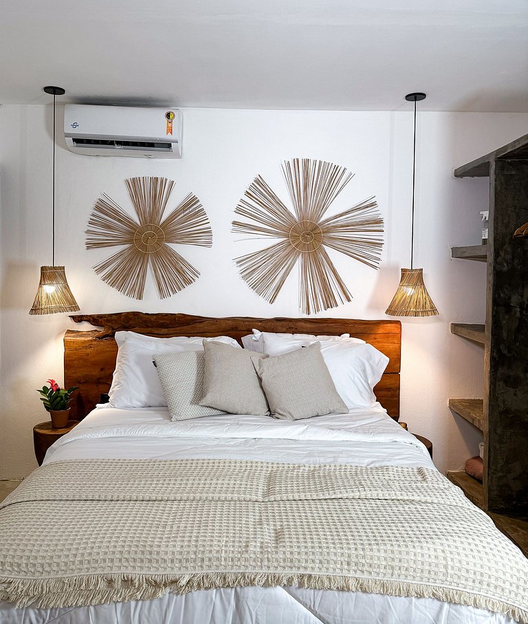 Beachfront House with Pool and Barbecue in Japaratinga