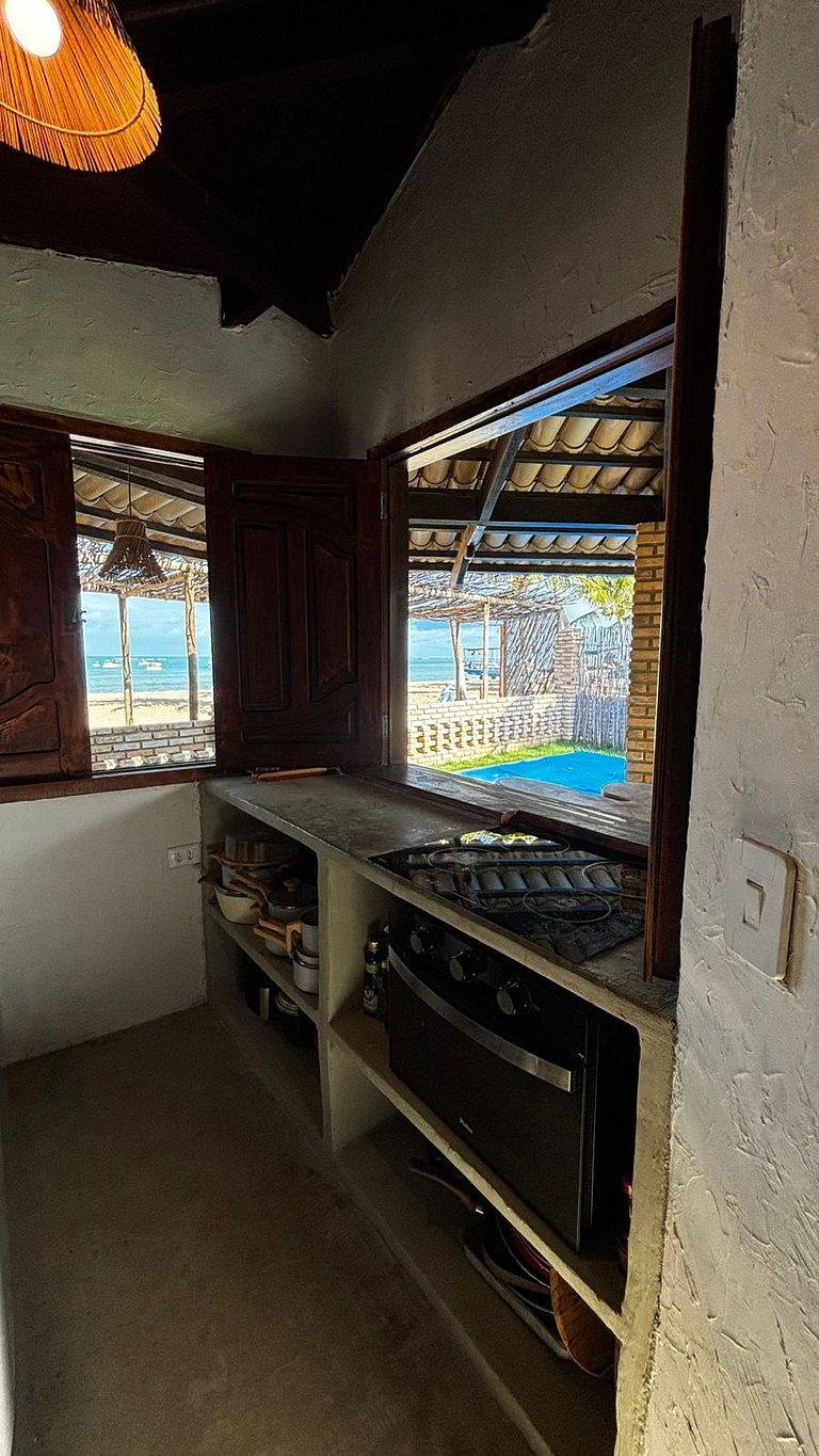 Beachfront House with Pool and Barbecue in Japaratinga