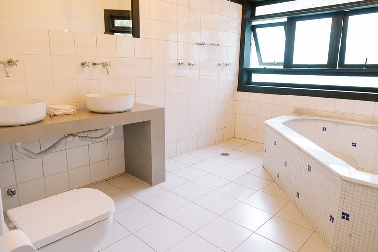 Igaratá: refúgio em meio a natureza com piscina