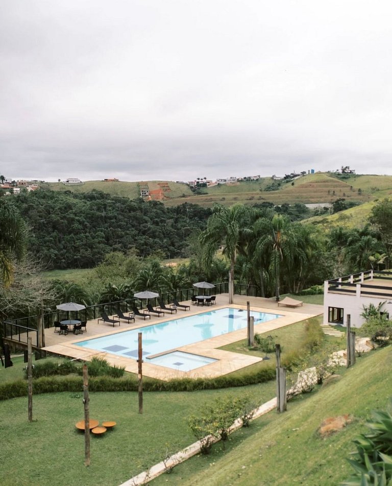 Igaratá: refúgio em meio a natureza com piscina