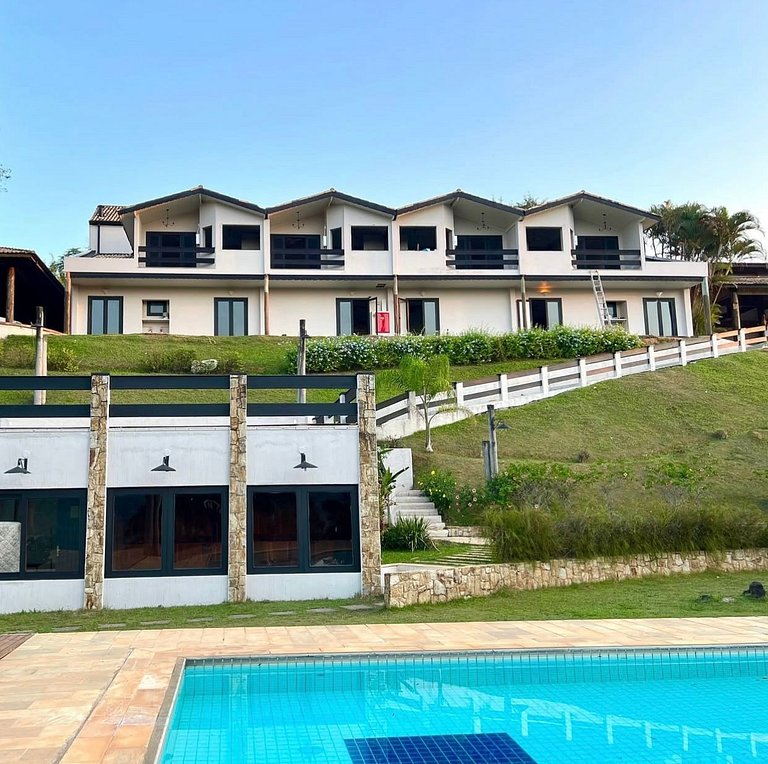 Igaratá Retreat Surrounded by Nature with Pool
