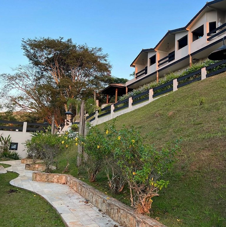Igaratá Retreat Surrounded by Nature with Pool