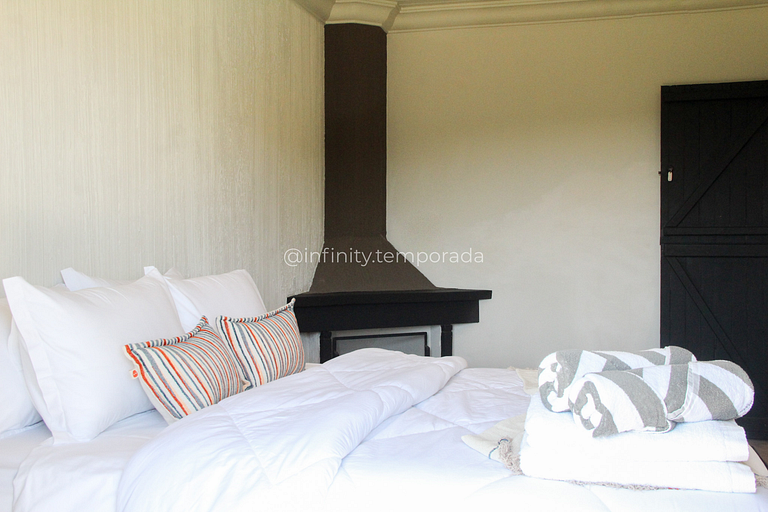 Igaratá Retreat Surrounded by Nature with Pool