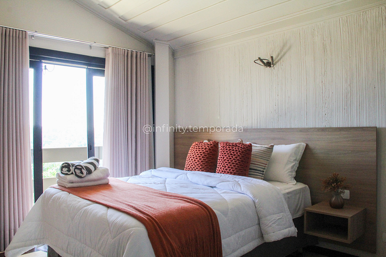 Igaratá Retreat Surrounded by Nature with Pool