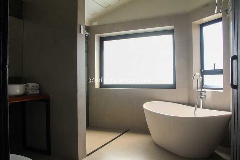 Igaratá Retreat Surrounded by Nature with Pool