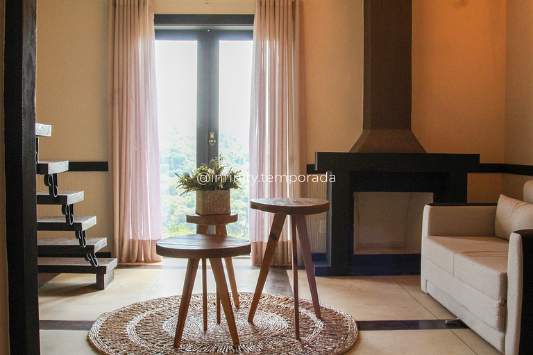 Igaratá Retreat Surrounded by Nature with Pool