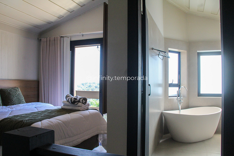 Igaratá Retreat Surrounded by Nature with Pool