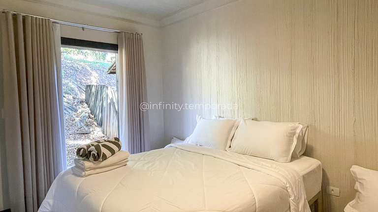 Igaratá Retreat Surrounded by Nature with Pool