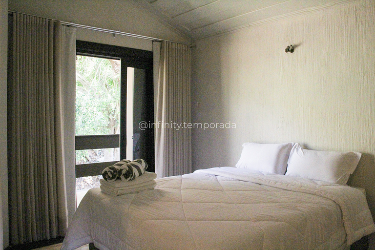 Igaratá Retreat Surrounded by Nature with Pool