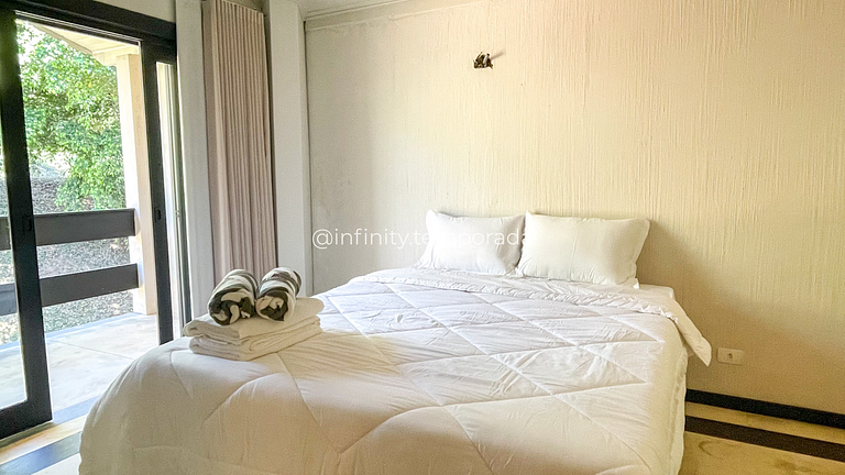 Igaratá Retreat Surrounded by Nature with Pool