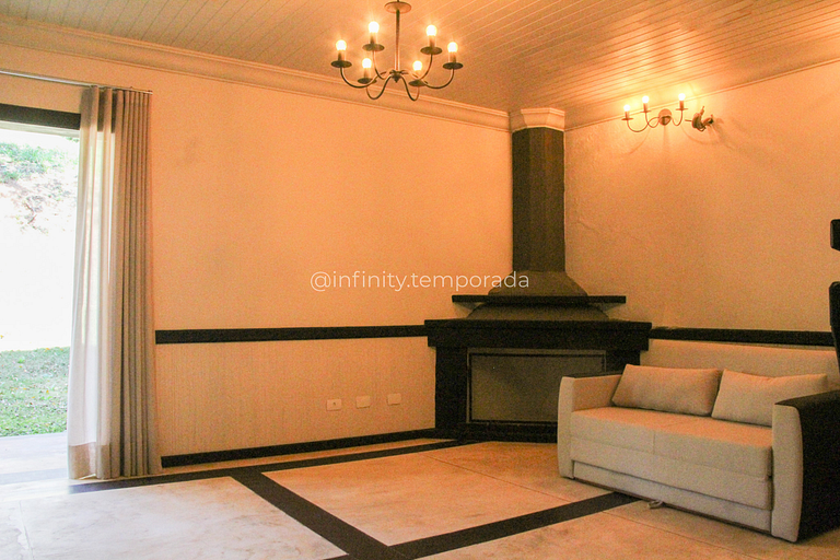 Igaratá Retreat Surrounded by Nature with Pool