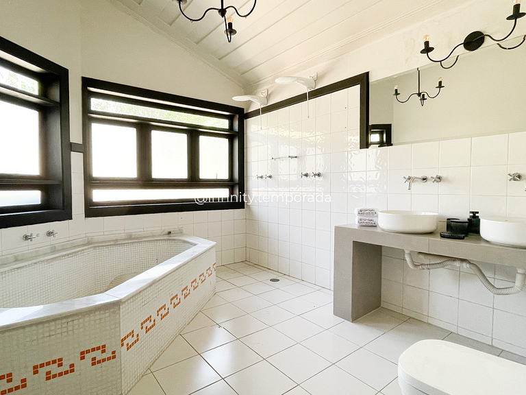 Igaratá Retreat Surrounded by Nature with Pool