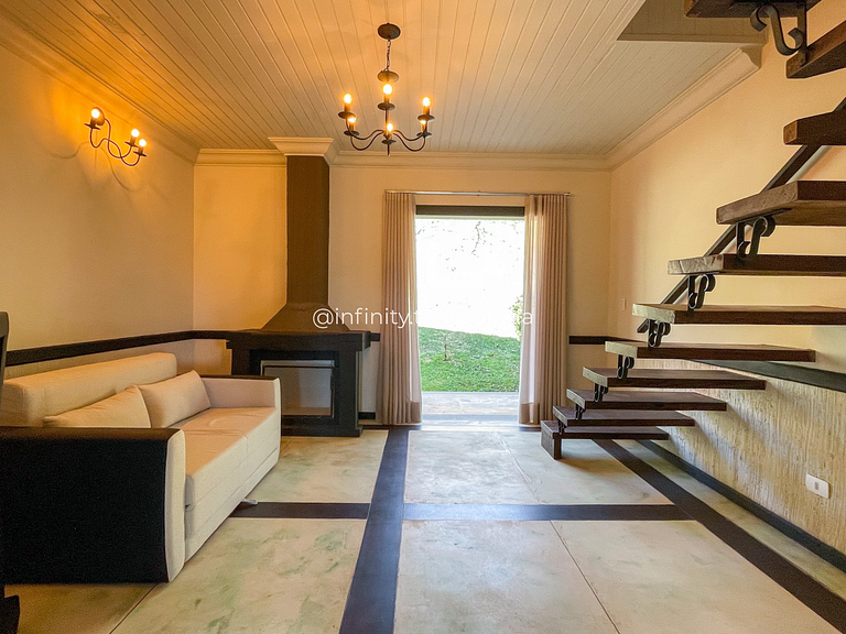 Igaratá Retreat Surrounded by Nature with Pool