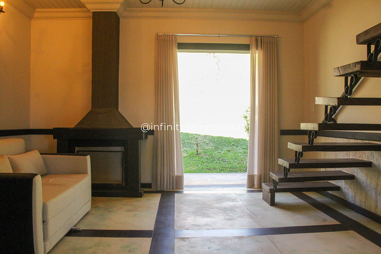 Igaratá Retreat Surrounded by Nature with Pool