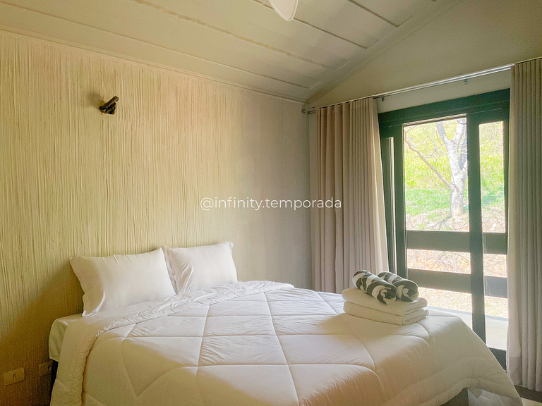 Igaratá Retreat Surrounded by Nature with Pool