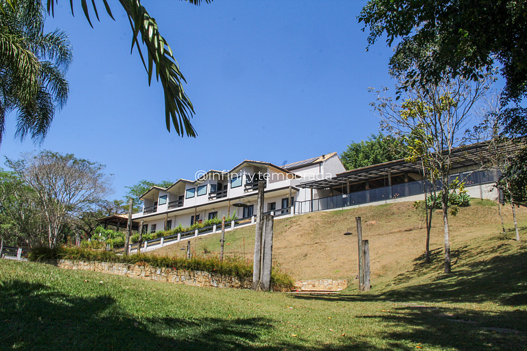 Igaratá: refúgio em meio a natureza com piscina