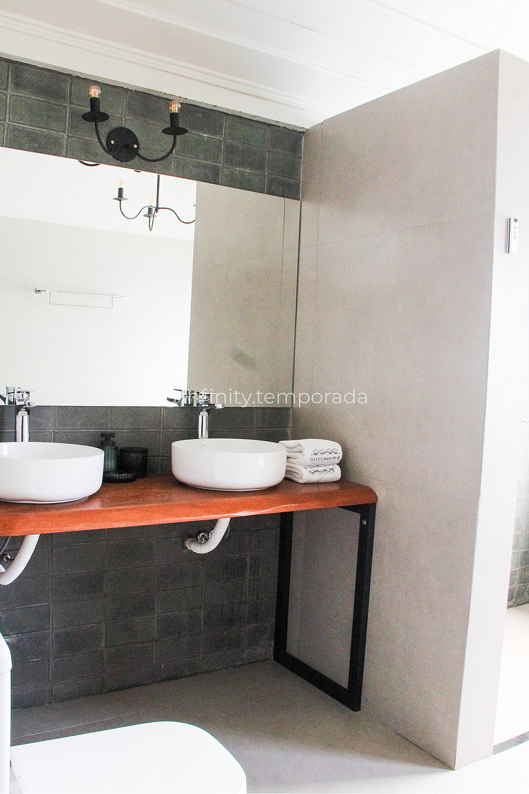 Igaratá Retreat Surrounded by Nature with Pool