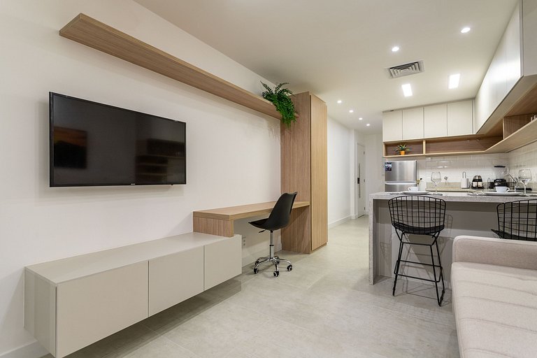 Apê com piscina e academia: Metrô 350m