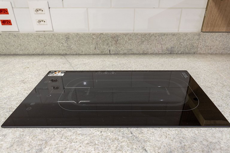 Apê com piscina e academia: Metrô 350m