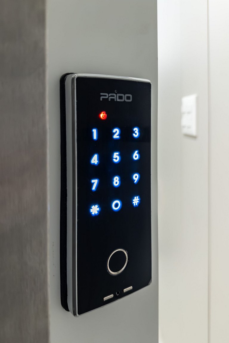 Apê com piscina e academia: Metrô 350m