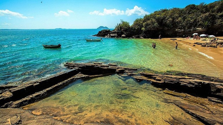 Casa ampla: 450 metros da praia de Geribá com piscina
