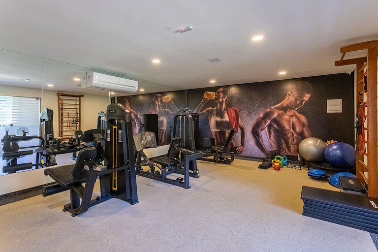 Exclusive Oceanfront Bungalow with Included Service — Eco Re