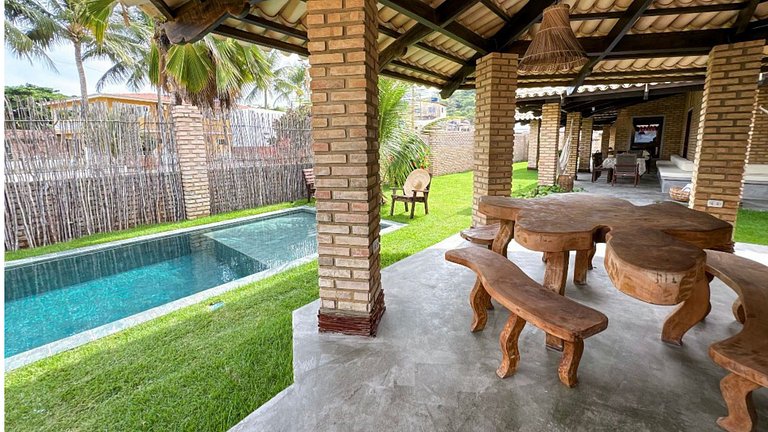 Beachfront House with Pool and Barbecue in Japaratinga