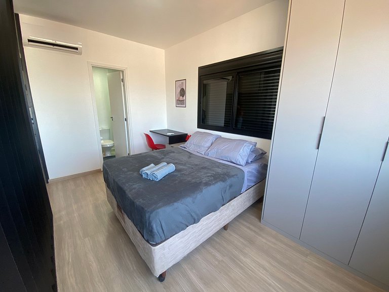 Fully equipped apt: A/C, pool & gym in Downtown