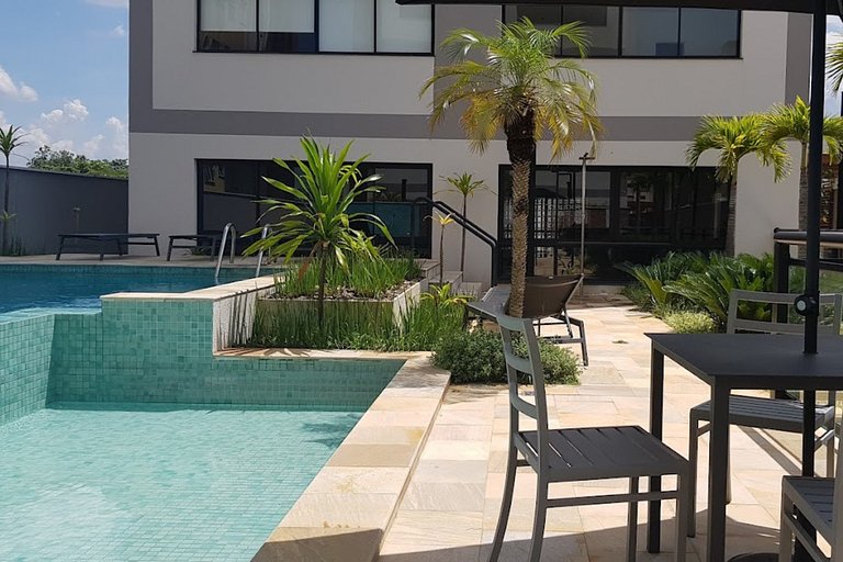 Apt completo: ar cond piscina e academia no Centro