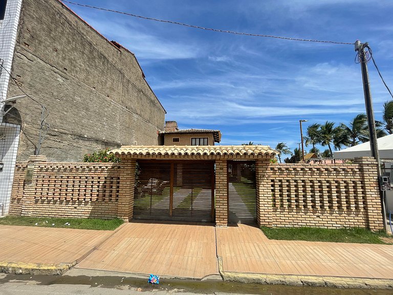 Casa pé-na-areia c/ piscina e churrasqueira em Japaratinga