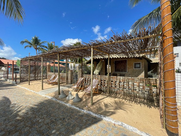 Casa pé-na-areia c/ piscina e churrasqueira em Japaratinga