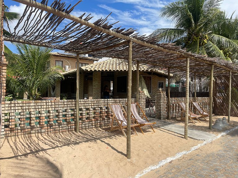 Beachfront House with Pool and Barbecue in Japaratinga