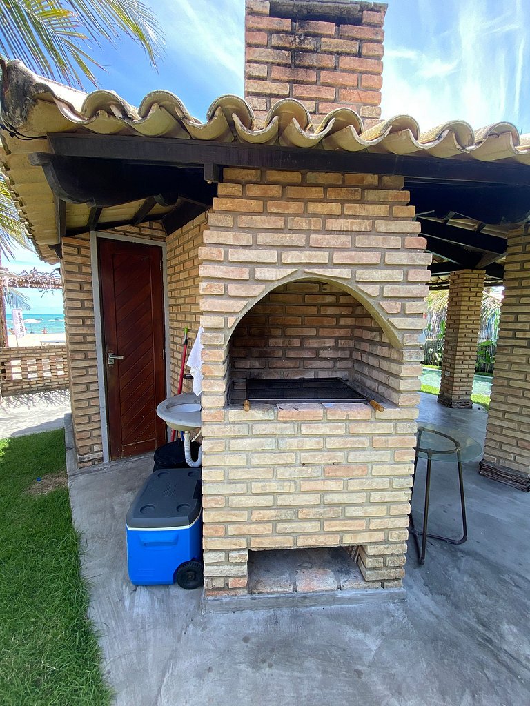 Beachfront House with Pool and Barbecue in Japaratinga