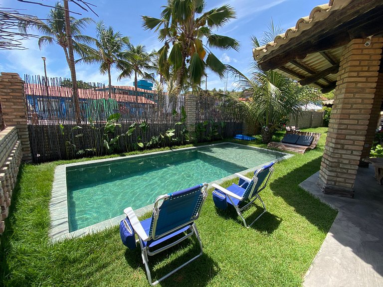 Beachfront House with Pool and Barbecue in Japaratinga