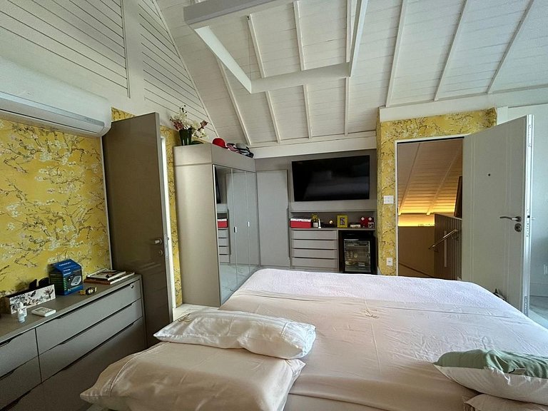 Beachfront Bungalow with Staff in Carneiros