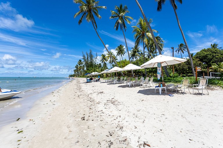 Beachfront Bungalow with Staff in Carneiros