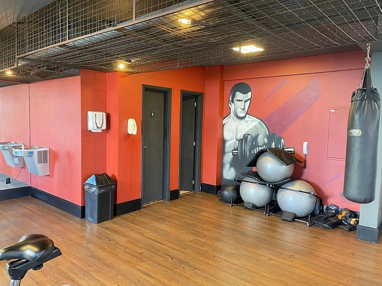 Fully equipped apt: A/C, pool & gym in Downtown