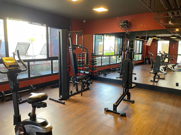 Apt completo: ar cond piscina e academia no Centro
