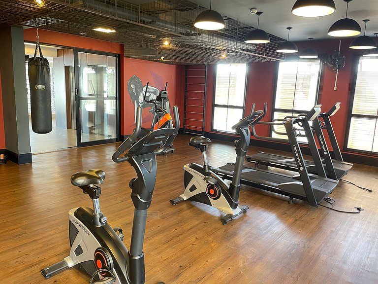 Fully equipped apt: A/C, pool & gym in Downtown