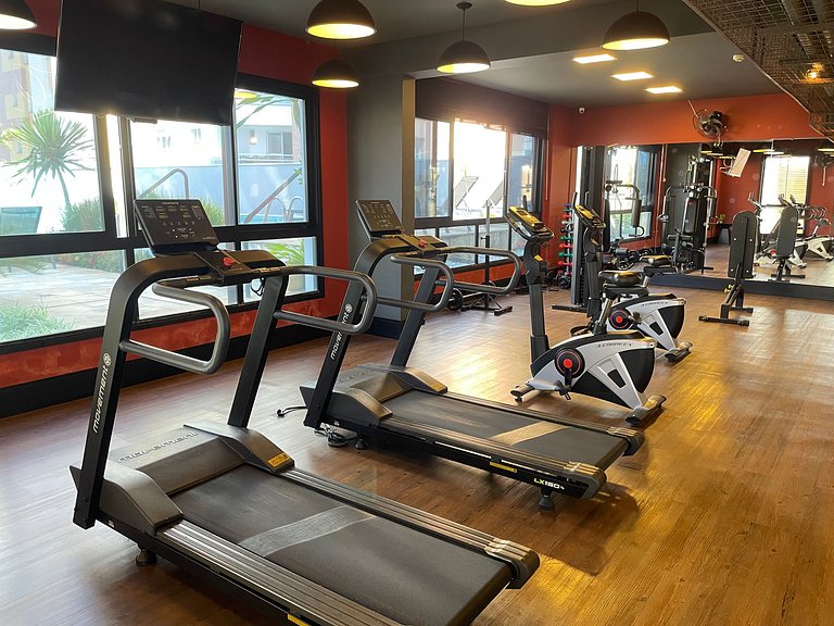 Apt completo: ar cond piscina e academia no Centro
