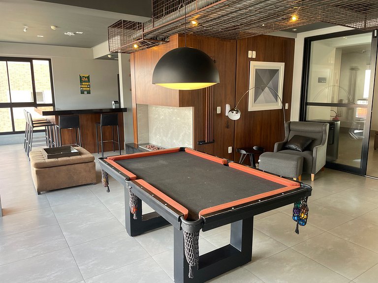 Apt completo: ar cond piscina e academia no Centro