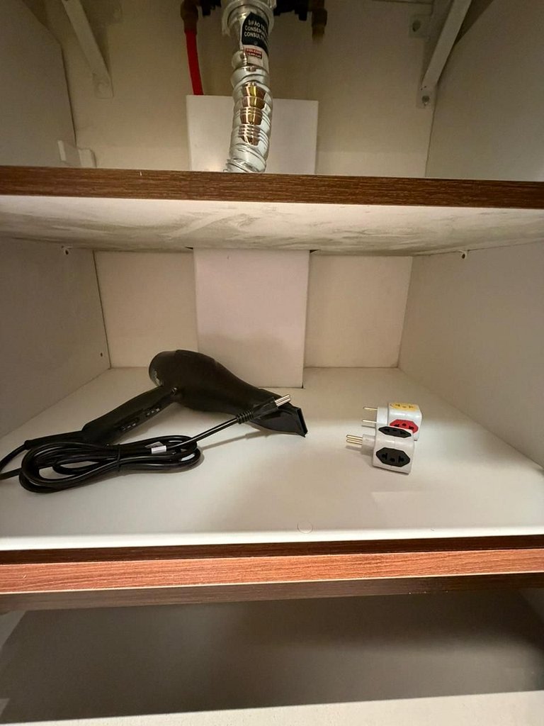 Air conditioning, pool, bed linens and towels