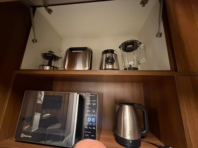 Air conditioning, pool, bed linens and towels