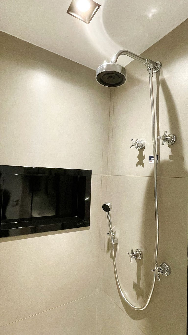 Air conditioning, pool, bed linens and towels