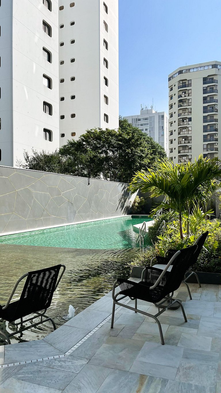 Air conditioning, pool, bed linens and towels